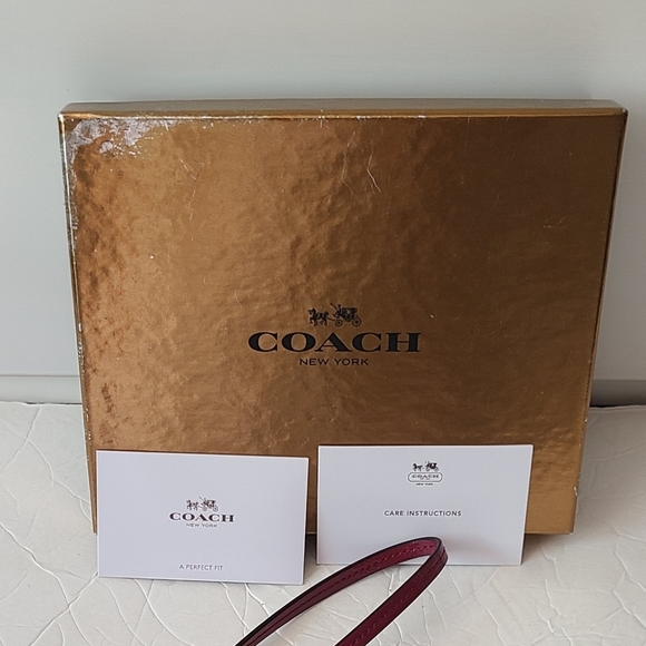 Nwt Coach Peyton plaid wristlet wallet w/gift box - Picture 6 of 6